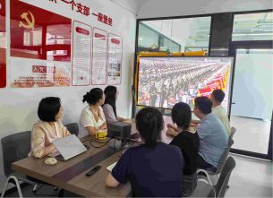 理直所党支部组织观看阅兵仪式
